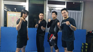 punch-ojisan-1024x683 杉並区のキックボクシング教室。おじさんがトレーニングを再スタート！