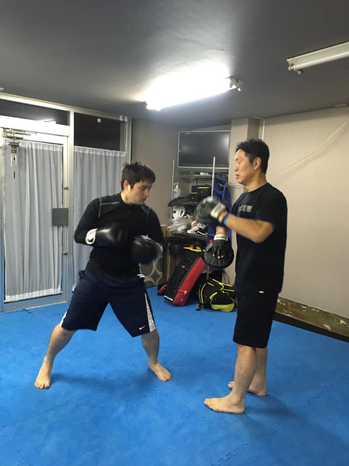 punch-ojisan-1024x683 杉並区のキックボクシング教室。おじさんがトレーニングを再スタート！